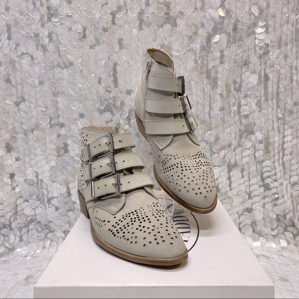 Steve Madden “Mara”